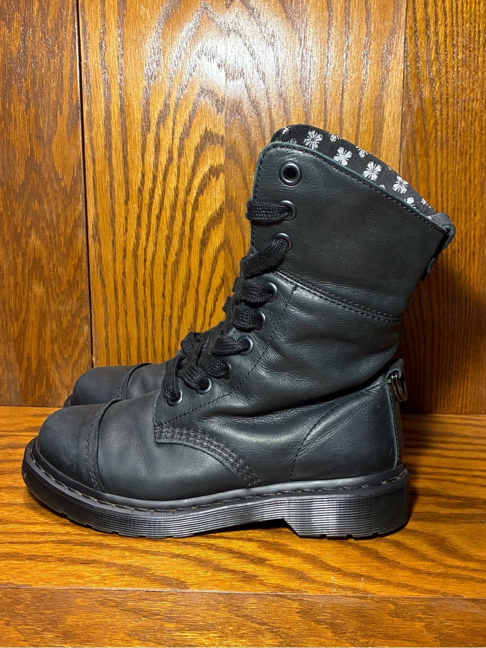 Dr. Martens Aimilita Floral Fold Down Cuff Black Leather Combat Boots Sz 7